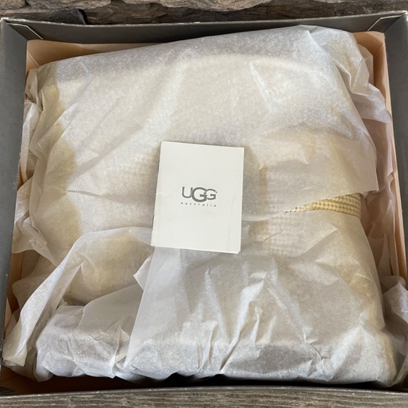 UGG Classic Crochet Cream Boots, Size 7 - Picture 6 of 7